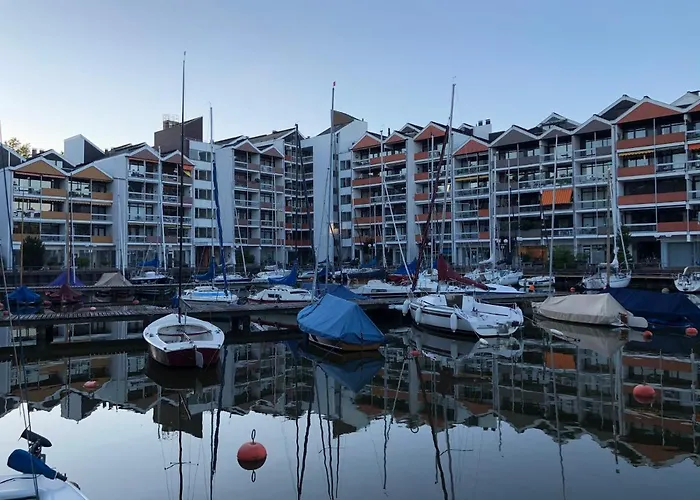 Moderne / City- U. Wasserlage Am Yachthafen